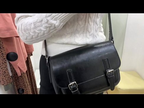 ❤️ Masturbasyona giştî ya keçika ciwan FeralBerry bi dilopek li jûreya fitarê ❤️ Porno fb li me ❌️❤